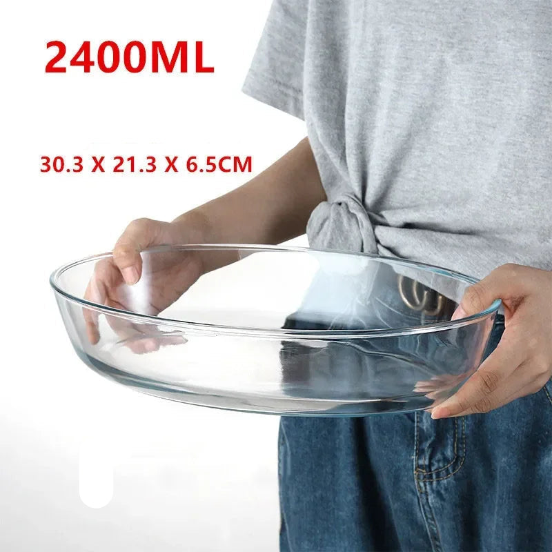 Plat cuisson verre trempé – Résistant four et micro-ondes 2400 ml clair tenu par deux mains