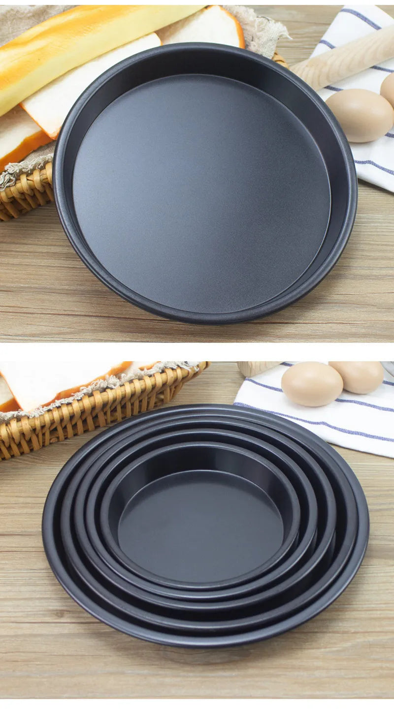 Plat de Cuisson Rond – Gâteaux, Pizzas, Pains Maison de différentes tailles en métal noir avec bords arrondis