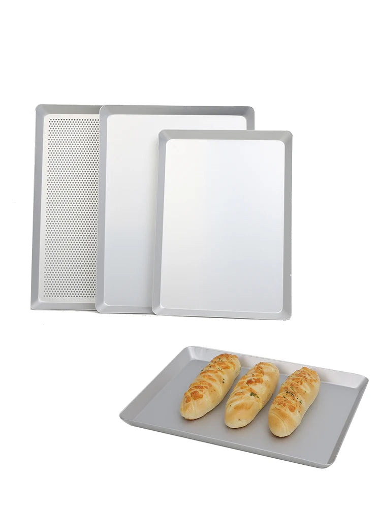 Ensemble de plateaux de cuisson métallique 35x25 & 40x30 cm – lisse & perforé Pro avec des pains dorés