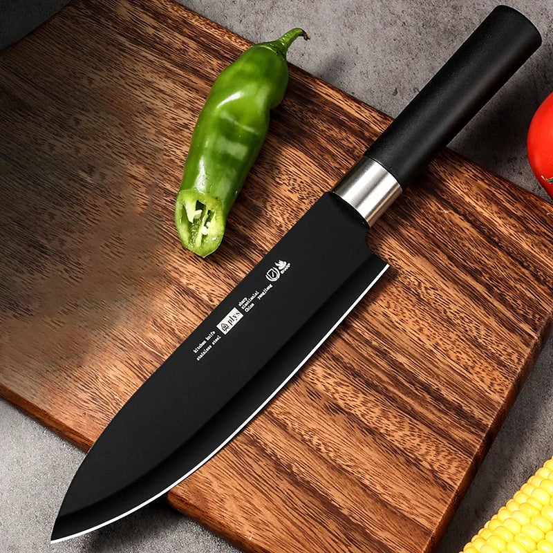 Couteau Cuisine PLYS Lame Noire Inox Antirouille avec manche noir sur planche en bois
