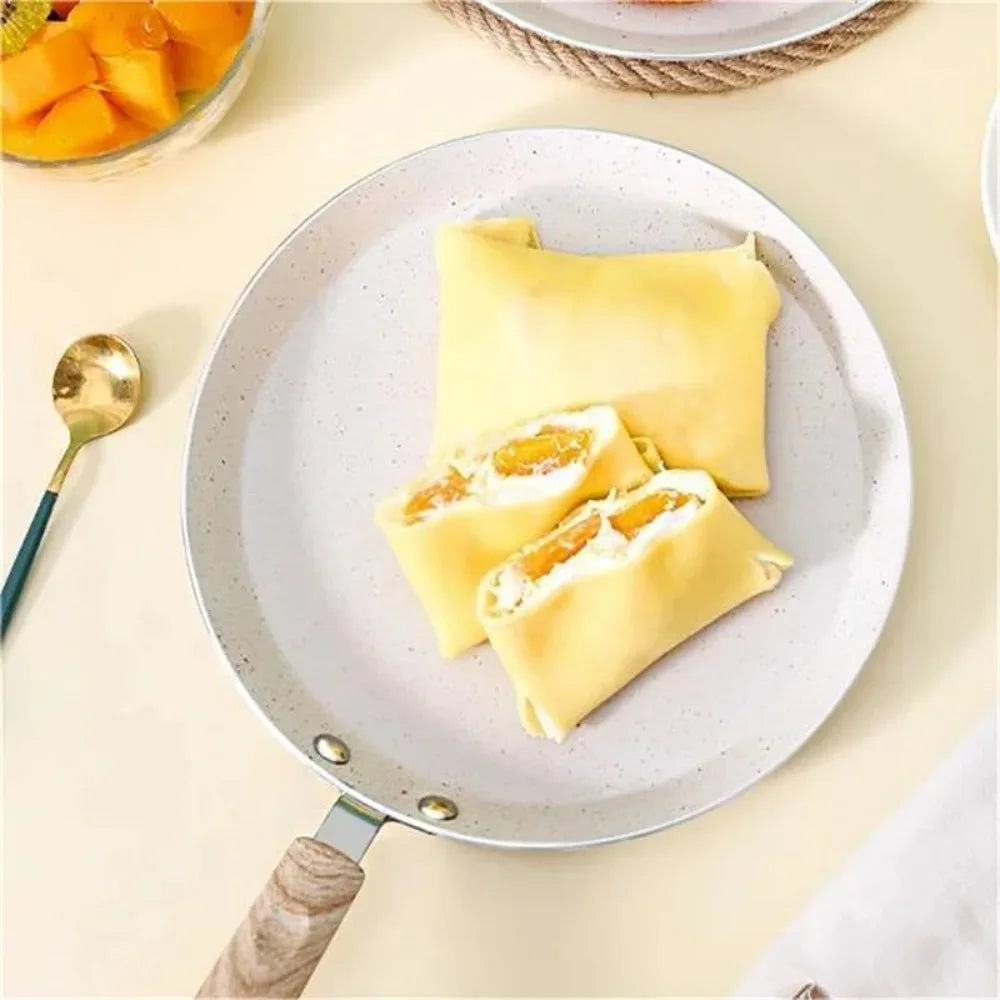 Poêle à crêpes antiadhésive 18/22/26 cm aluminium avec crêpes garnies de fruits et crème