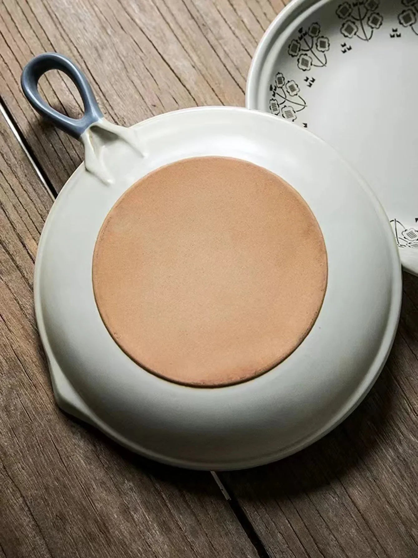 Poêle Céramique Antiadhésive 20,5 cm Gaz Induction Saine avec un fond lisse et une poignée ergonomique.