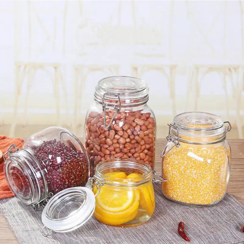 Ustensile de chef Pot de Rangement Hermétique en Verre avec légumineuses et citrons sur table