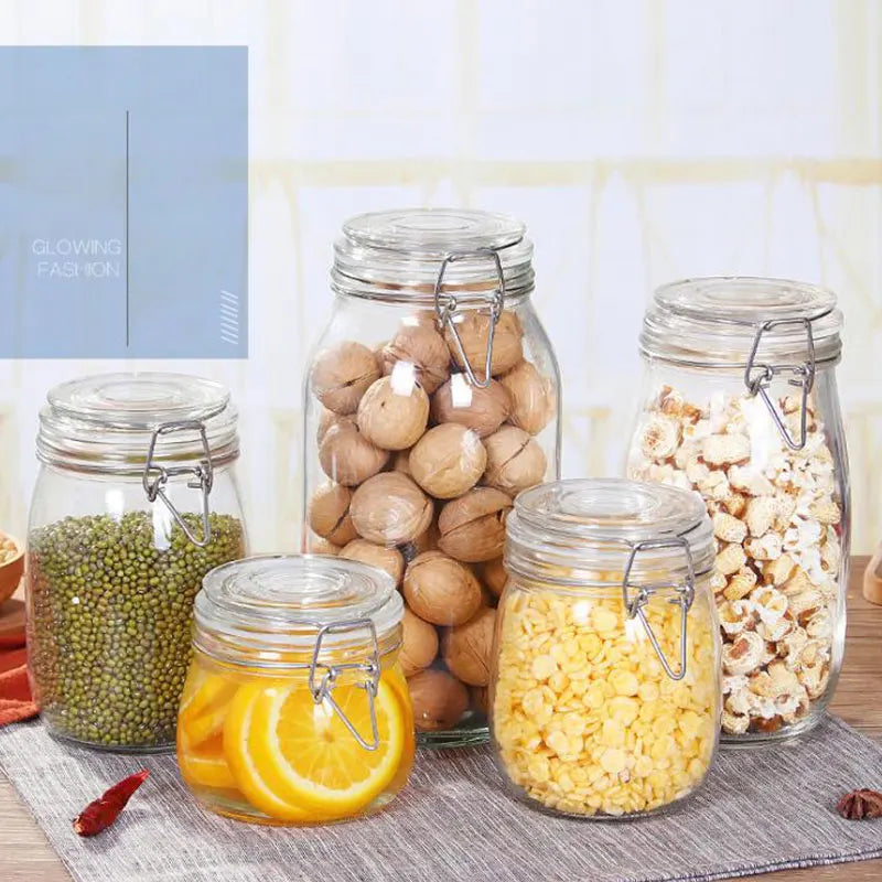Pot de Rangement Hermétique en Verre contenant des noix, du maïs, des agrumes et des légumes secs