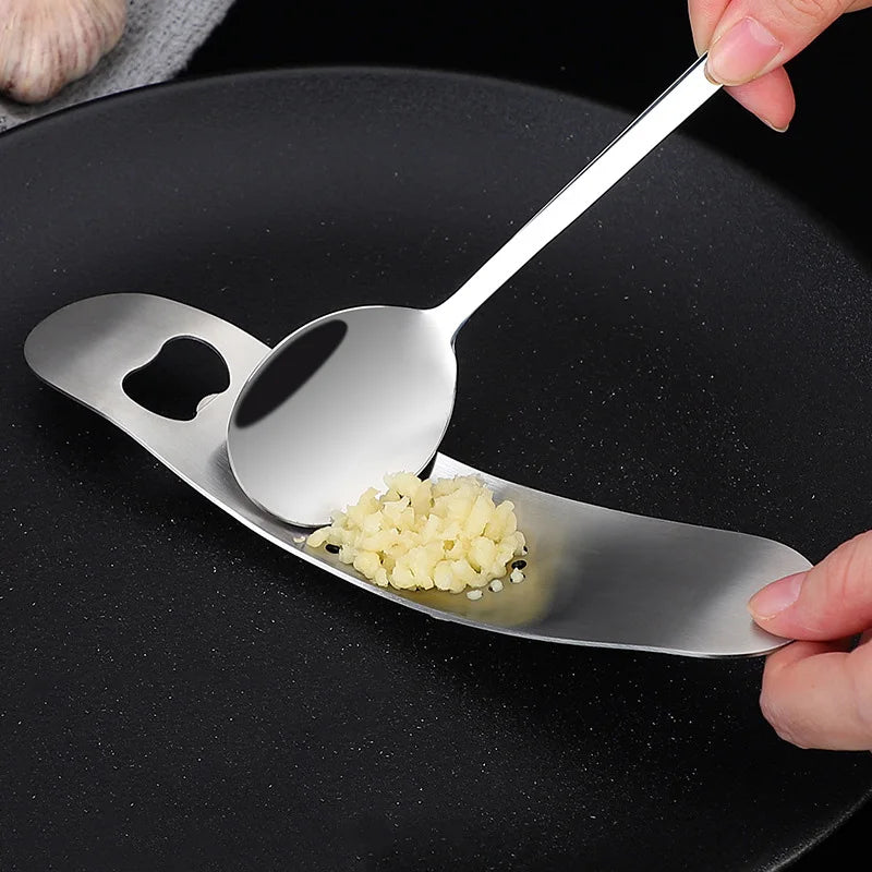 Presse-Ail Manuel Inox Cuisine – 2-en-1 Rapide et Durable avec ail haché prêt à cuisiner