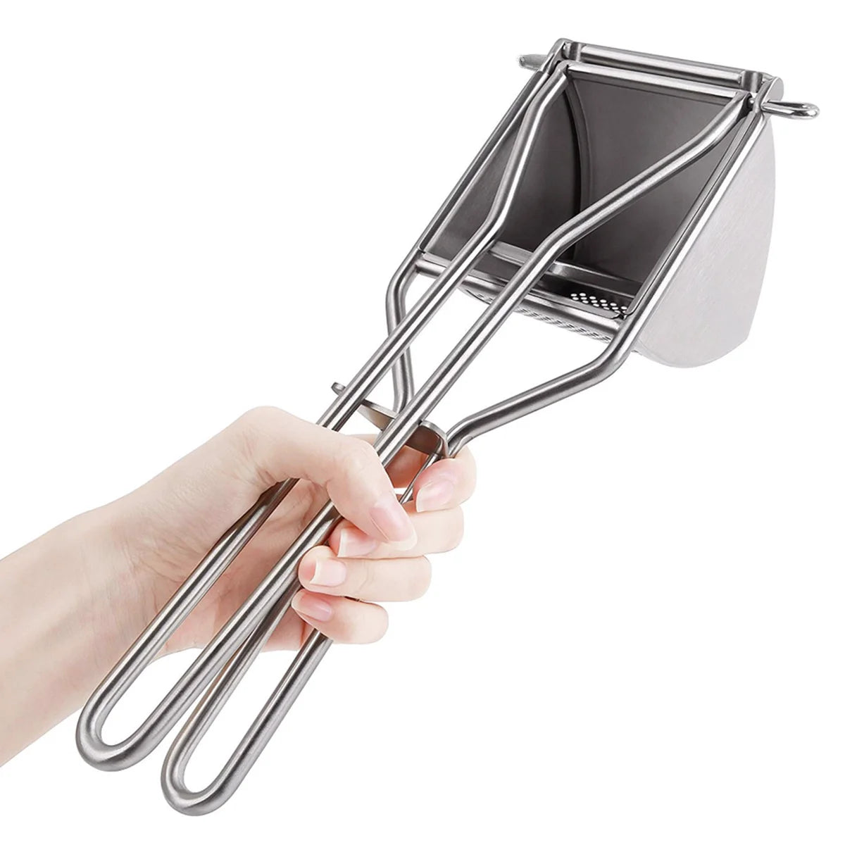 Presse-purée inox grande capacité avec poignée longue ergonomique tenu dans une main pour écraser les pommes de terre