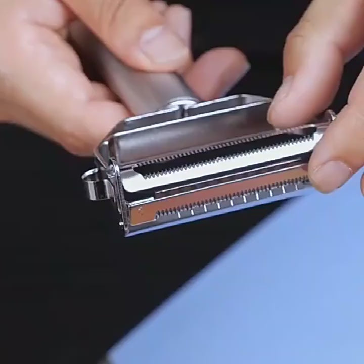 Outil de cuisine pratique pour éplucher pommes de terre et légumes