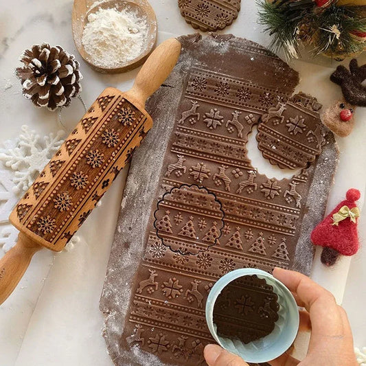 Rouleau à pâtisserie Gravé Noël – Motifs Festifs en Bois Naturel utilisé pour décorer des biscuits de Noël au chocolat