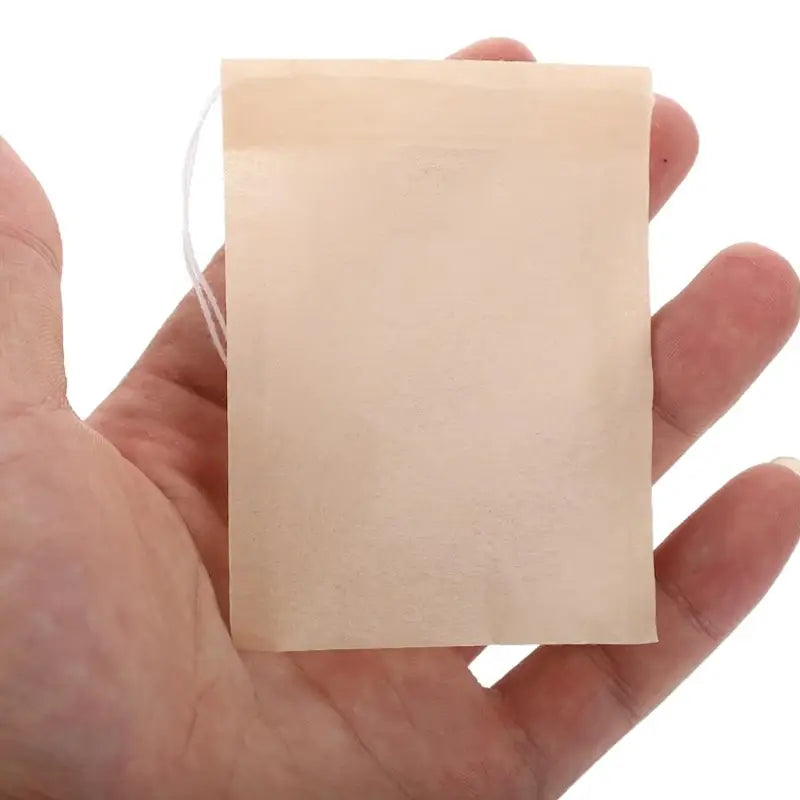 Sachets de Thé Jetables Naturels – Infusion Écologique en main pour une utilisation facile et pratique