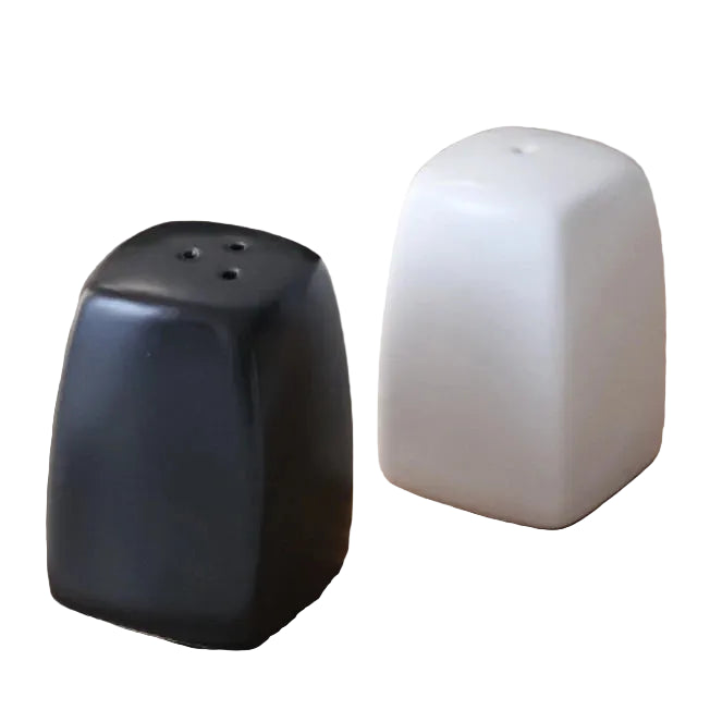 Salière et Poivrière en Céramique – Duo Fait Main Design noir et blanc sur plateau en bois