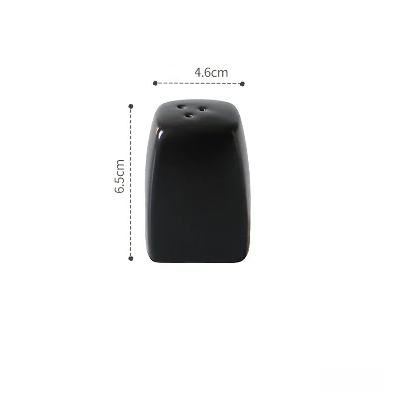 Salière et Poivrière en Céramique – Duo Fait Main Design noire avec dimensions 6,5 cm par 4,6 cm