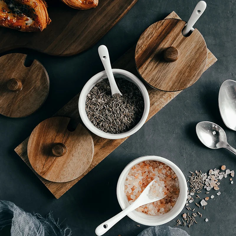 Set 3 Boîtes à Épices – Cuisine Organisée & Naturelle avec couvercles en bois et cuillères blanches pour assaisonnements