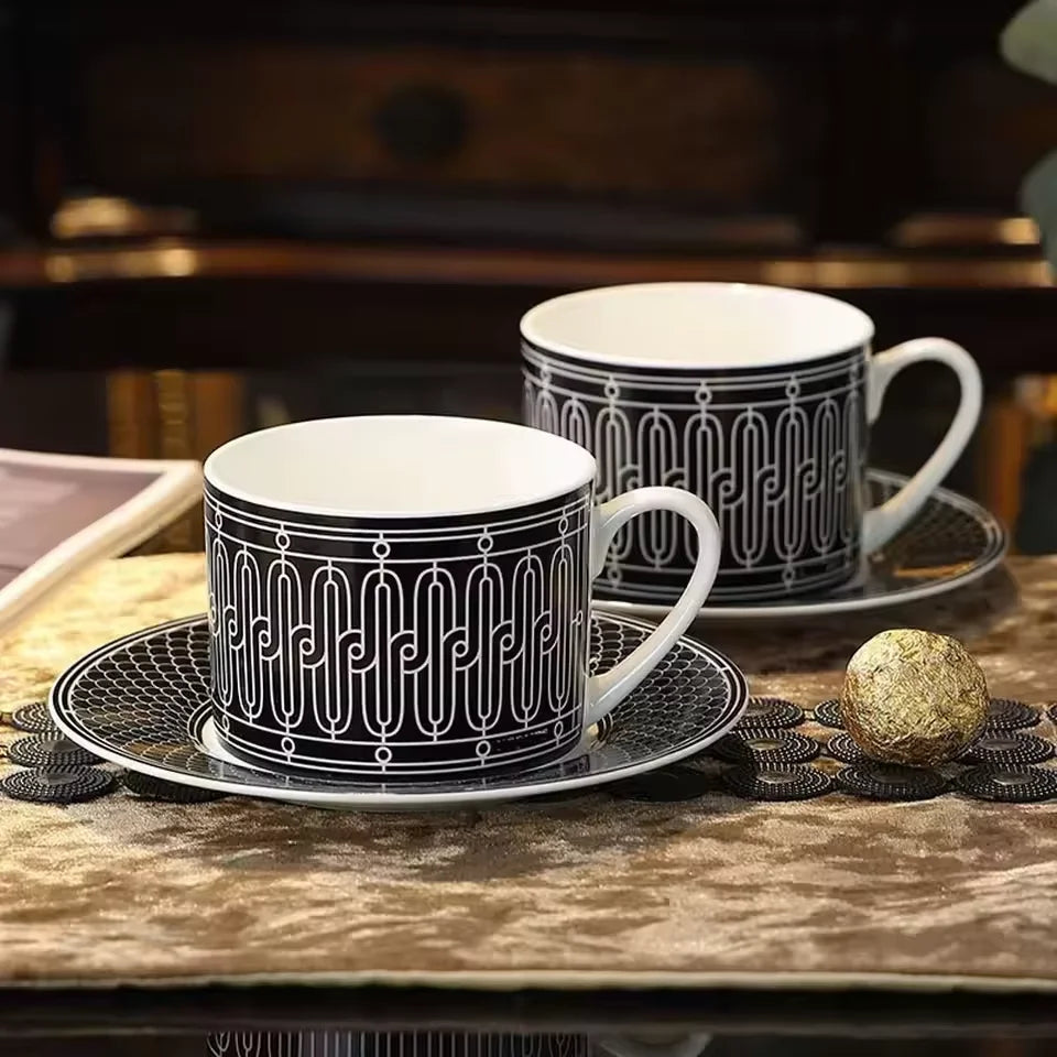 Set 4 Tasses et Soucoupes Café en Porcelaine Éco avec motifs géométriques élégants et design moderne
