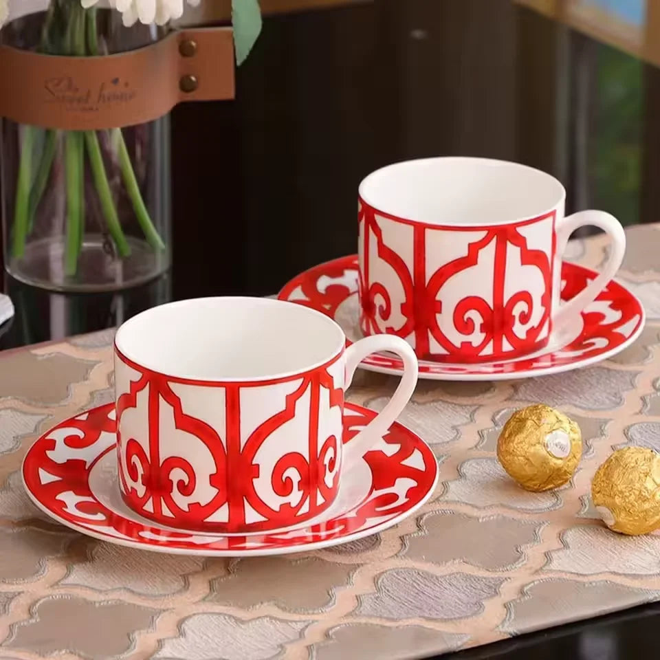 Set 4 Tasses et Soucoupes Café en Porcelaine Éco avec un design élégant en rouge et blanc