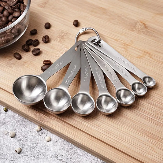 Set Cuillères Doseuses Inox 304 – 7 ou 11 Pièces Précises en acier inoxydable sur planche en bois