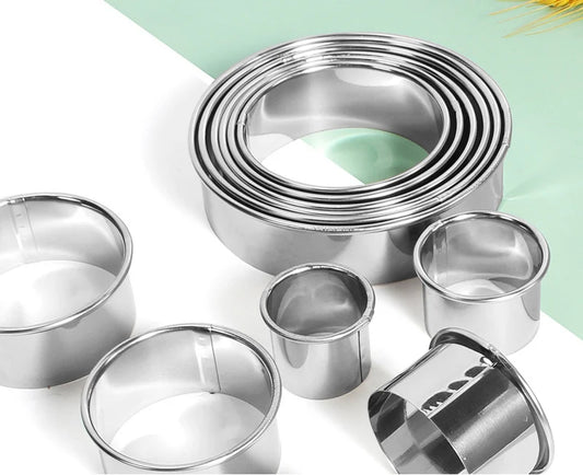 Set de 11 Moules Ronds Inox empilés en acier inoxydable pour pâtisserie et cuisine