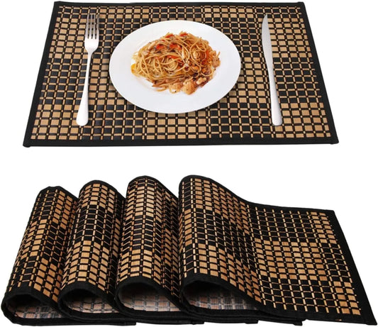 Sets de Table Rectangulaires en Bambou Naturel Lot de 4 sur une table avec assiette de pâtes