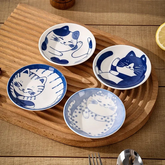 Soucoupes à Sauce en Porcelaine Motif Chat – Lot 4 Pièces avec designs de chats mignons sur une planche en bois