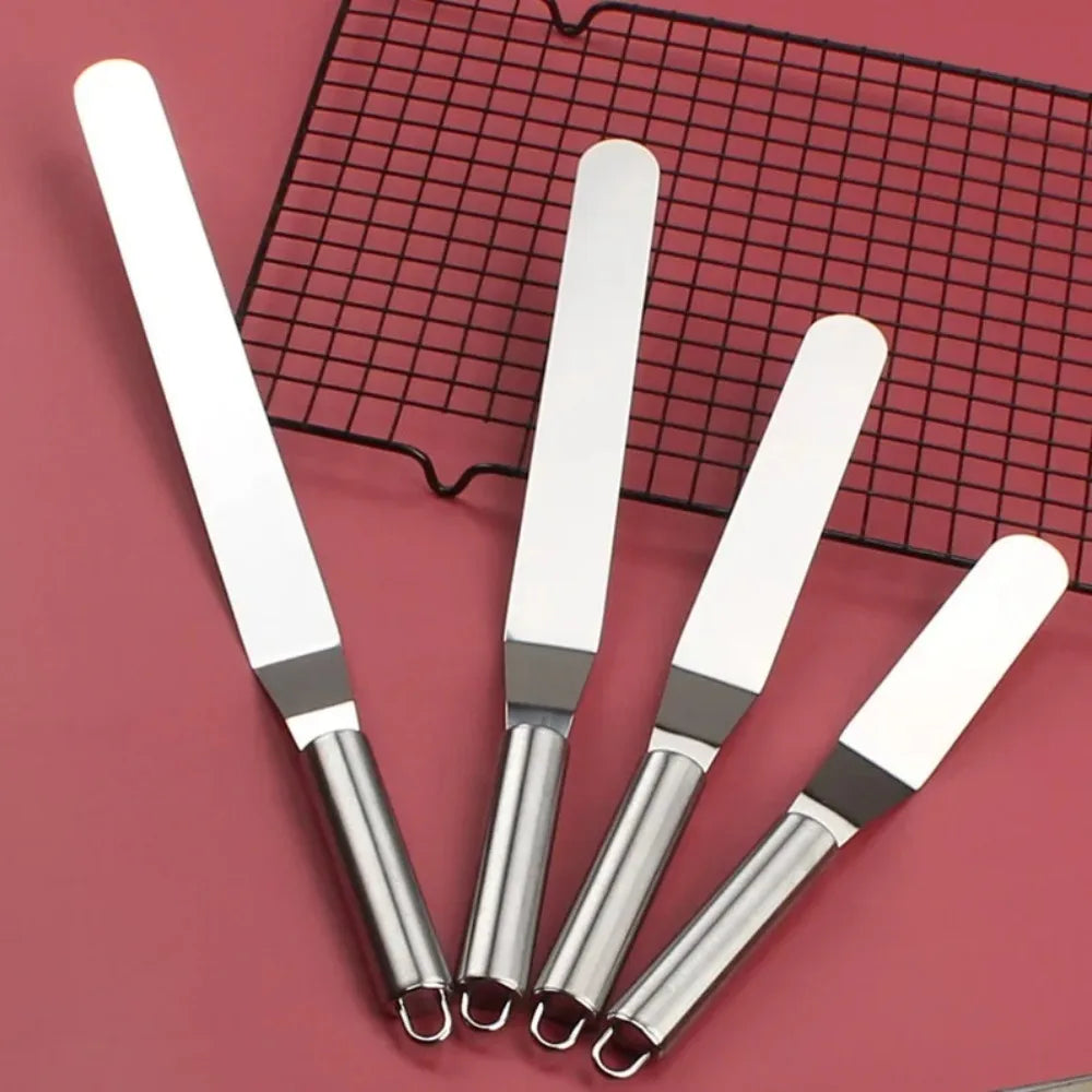 Set de quatre spatules à Crème Inox de tailles variées pour pâtisserie et décoration