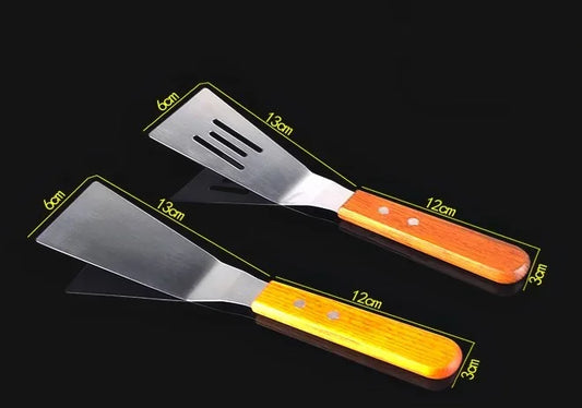 Spatule de Cuisine en Inox pour Plancha, Barbecue et Cuisson Précise avec un design durable et des poignées en bois