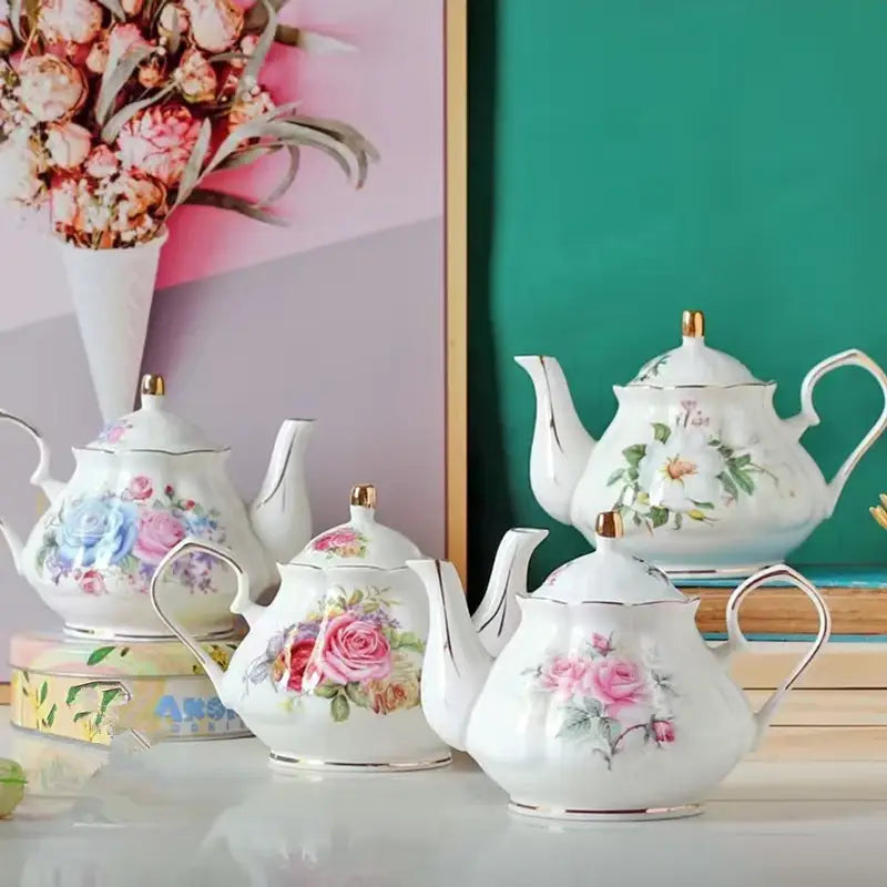 Théière et Tasse en Céramique avec motifs floraux délicats et finition élégante