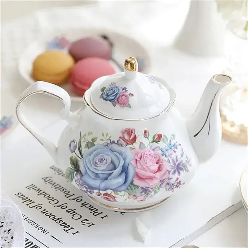 Théière et Tasse en Céramique avec des motifs floraux élégants pour le service du thé