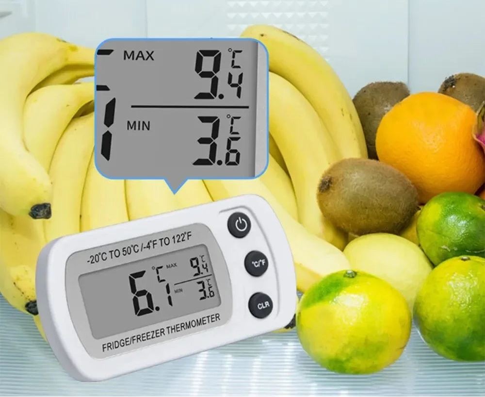 Thermomètre digital réfrigérateur & congélateur LCD posé dans un frigo avec fruits, écran affichant température et MAX MIN