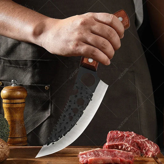 Couteau de Cuisine Multifonction – Pro & Passionnés avec lame dentelée et poignée en bois utilisé pour couper de la viande crue