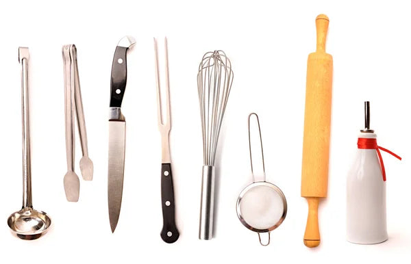 Bien choisir ses ustensiles de cuisine en 2025 avec couteau, fouet, rouleau à pâtisserie et autres outils essentiels