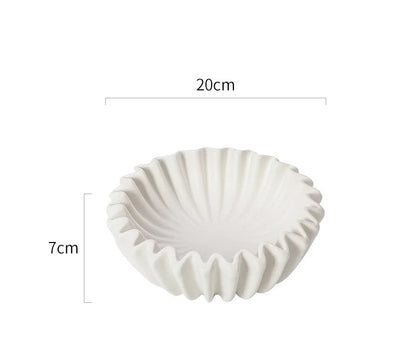 Assiette céramique japonaise avec surface sous glaçure couleur unie