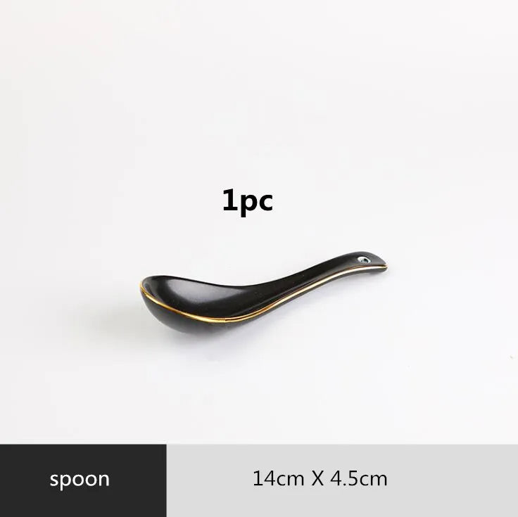 Assiettes en céramique noires bord doré – Service complet