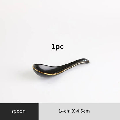 Assiettes en céramique noires bord doré – Service complet
