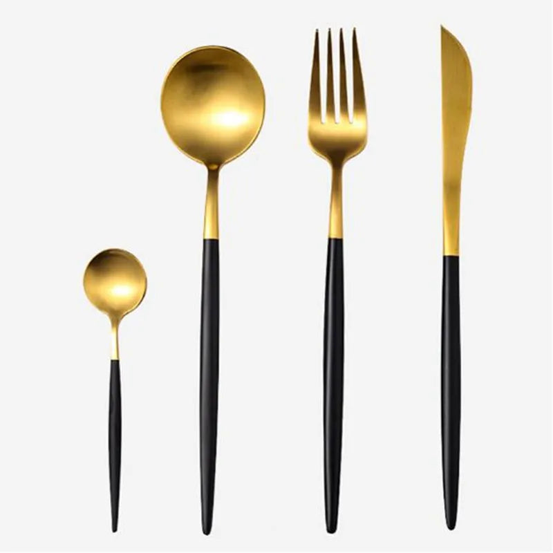 Assiettes en céramique noires bord doré – Service complet