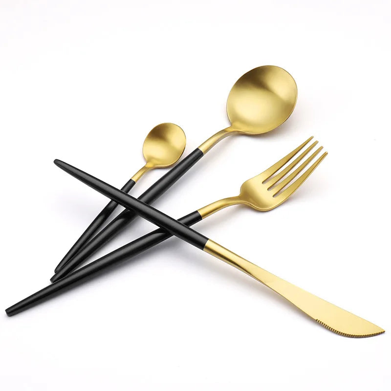 Assiettes en céramique noires bord doré – Service complet