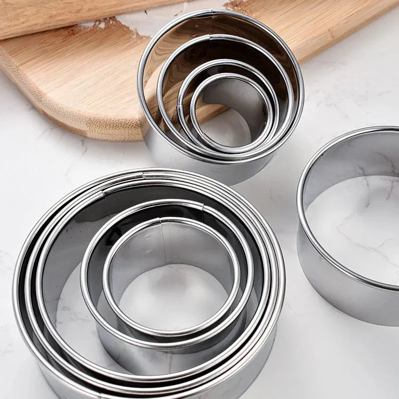 Set de 5 Moules Ronds en Acier Inoxydable pour Biscuit, Pâtisserie et Cookies – Tailles Variées 3.5cm à 7cm – Outils de Cuisine Multifonctions - Ustensile de chef