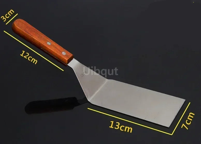 Spatule fine et solide pour une cuisson precise
