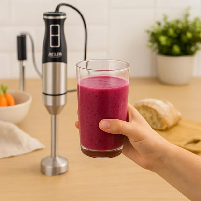Mixeur plongeant Turbo 1900W en action avec un verre de smoothie aux fruits, parfait pour vos recettes rapides
