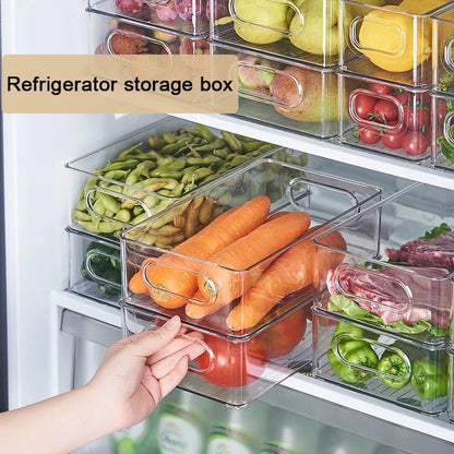 Bac de rangement pour frigo transparent avec des fruits et légumes organisés pour un réfrigérateur bien rangé
