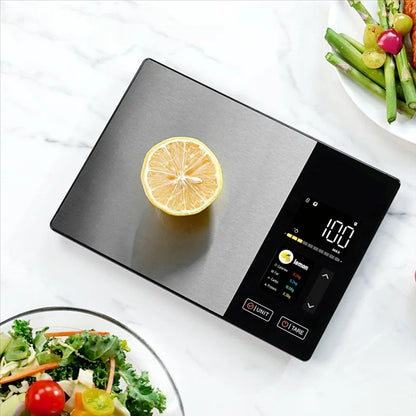 Balance de cuisine intelligente connectée avec application pour analyser vos aliments et mieux organiser vos repas, avec un citron.