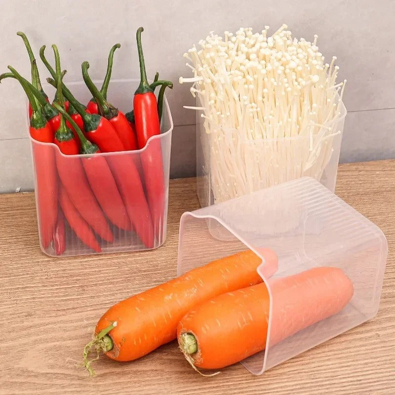 Boîtes de Rangement pour Réfrigérateur – Lot de 6 avec des légumes frais, y compris des piments et des carottes.