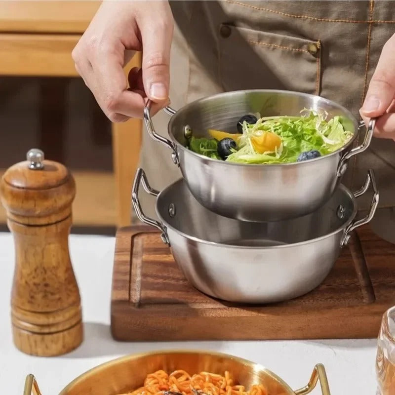 Bol à salade inox 304 empilé avec des légumes frais, idéal pour votre cuisine moderne