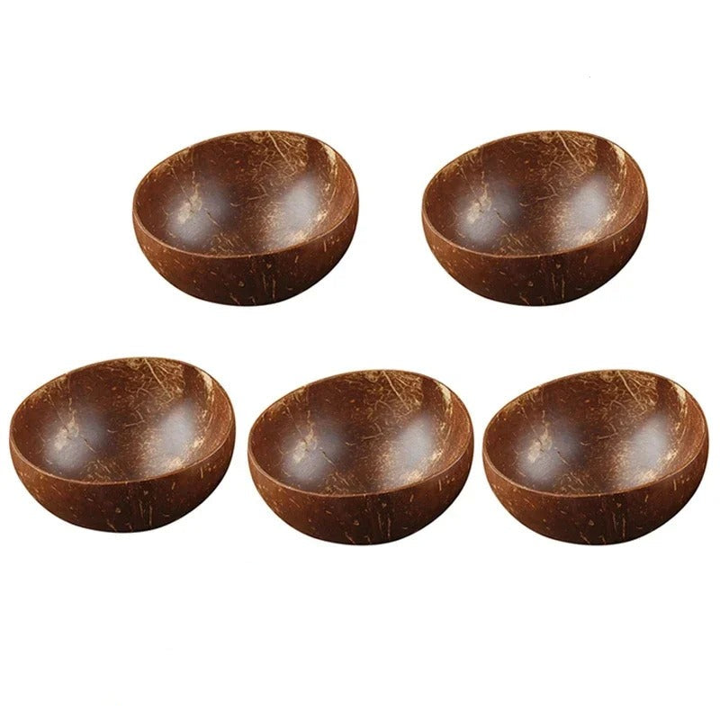 Ensemble de cinq bols en coquille de noix de coco pour servir des plats naturels et écologiques