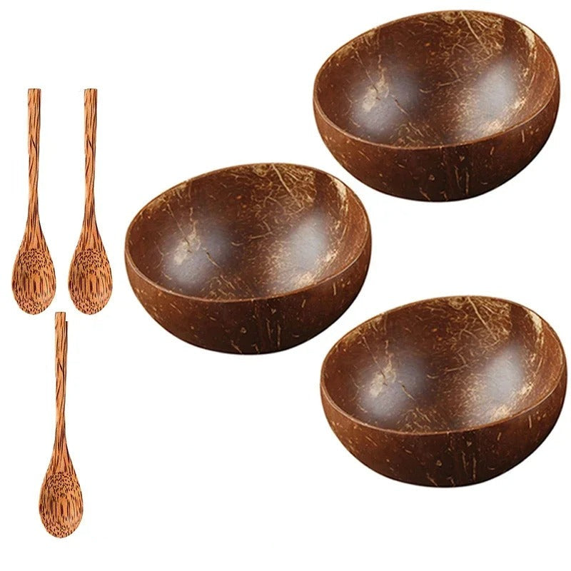 Set de deux bols en coquille de noix de coco avec quatre cuillères en bois pour servir des plats sainement