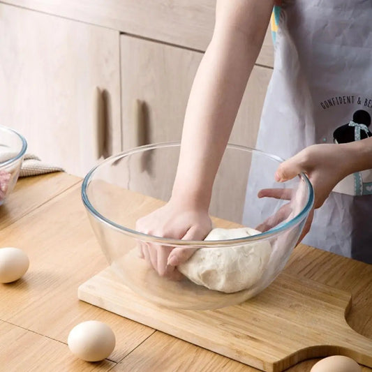 Bol Verre Résistant pour Cuisine – 4 Tailles Disponibles utilisé pour pétrir la pâte sur une planche en bois