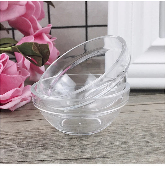 Bols Sauce Plastique – Lot de 3 Mini Contenants Cuisine transparents empilés sur table en bois avec fleurs roses