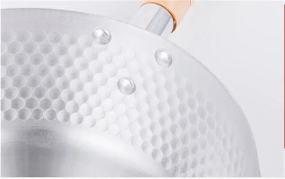 Casserole antiadhésive aluminium avec surface texturée, compatible induction et gaz
