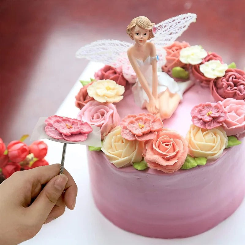 Coffret Pâtisserie pour Décoration - 78 Pièces, incluant outils pour créer des fleurs en crème sur un gâteau décoré