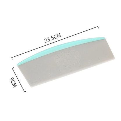 Coupe-Pâte avec Échelle de Mesure – Grattoir à Pâte en plastique pour pâtisserie avec dimensions 23.5x9cm