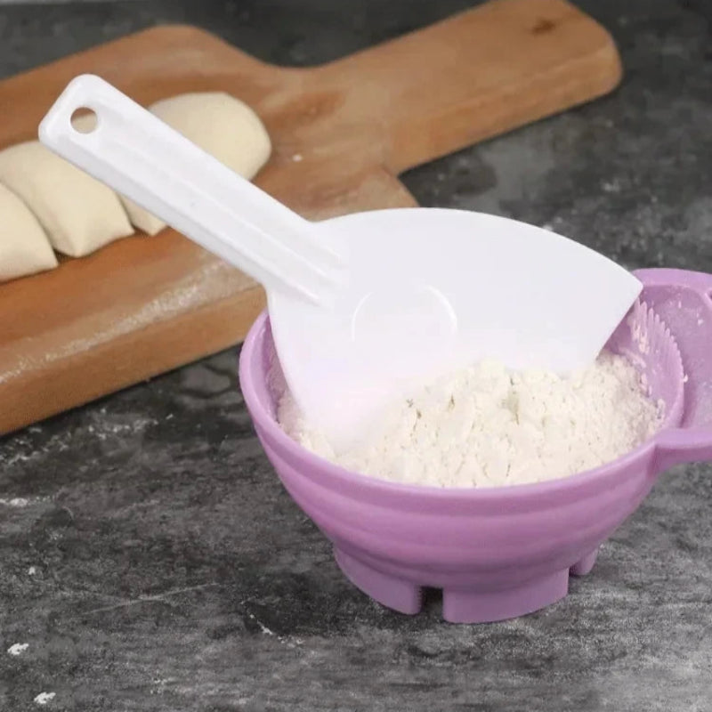 Coupe-Pâte & Racloir à Pâte en plastique rose pour couper et rassembler la pâte en toute simplicité
