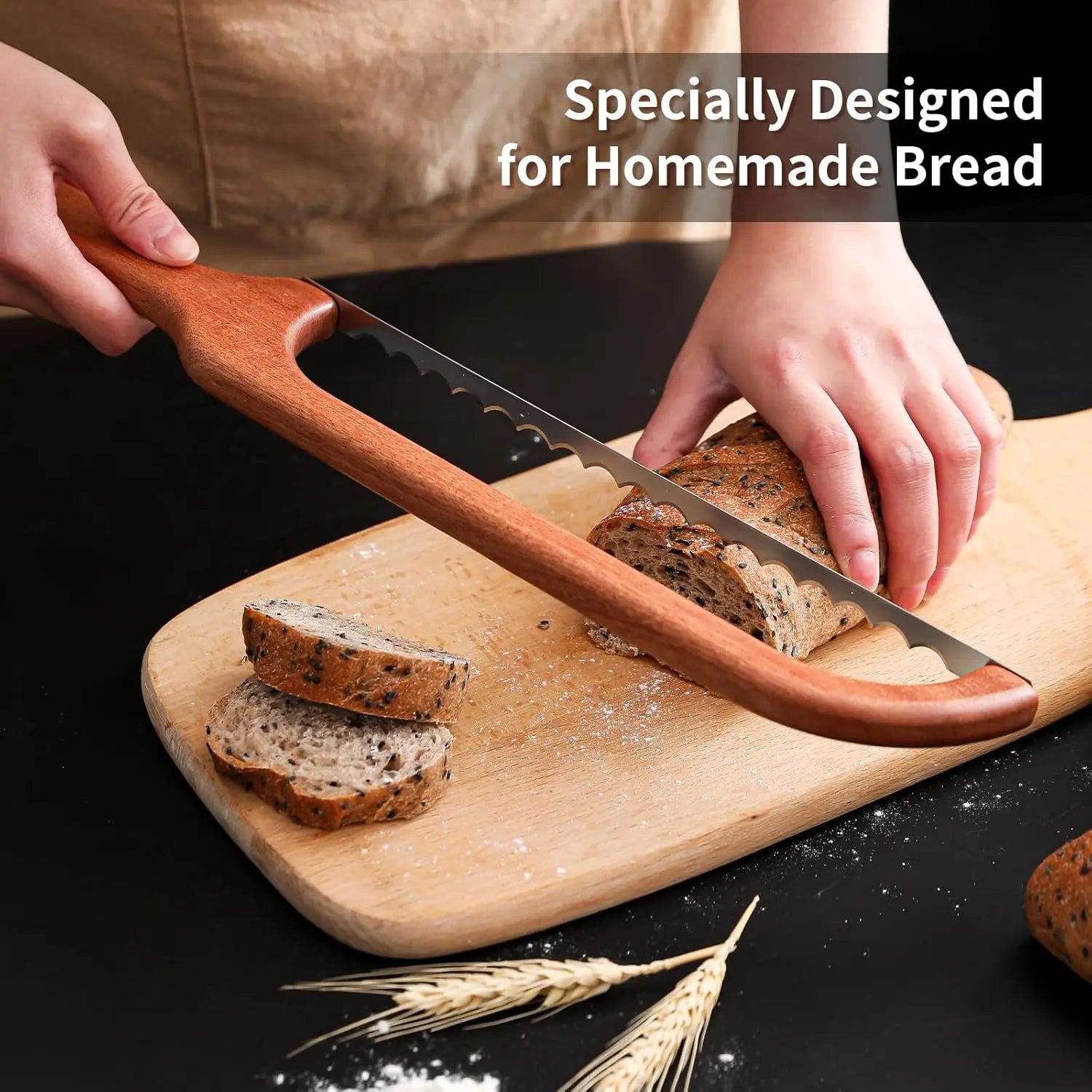 Couteau à Pain Inox – Sans Miettes & Manche Bois Confort tranchant du pain maison sur planche en bois